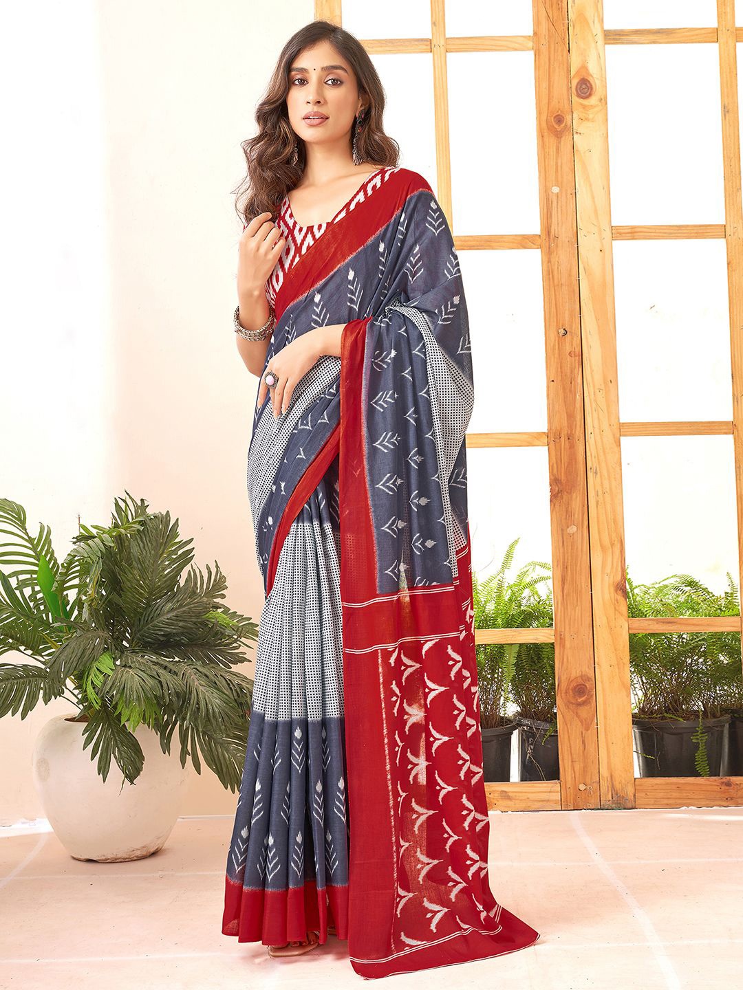 

Mitera Floral Pure Cotton Dabu Saree, Navy blue