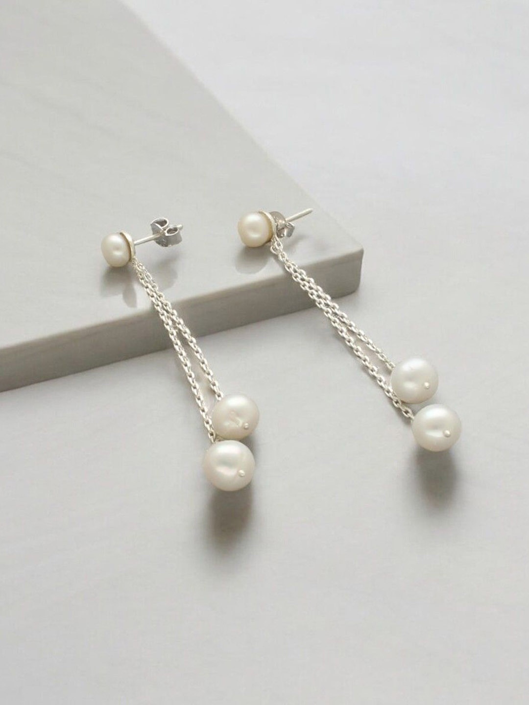 

Sri Jagdamba Pearls Dealer Trendy 9.25 Silver Circular Drop Earrings, White