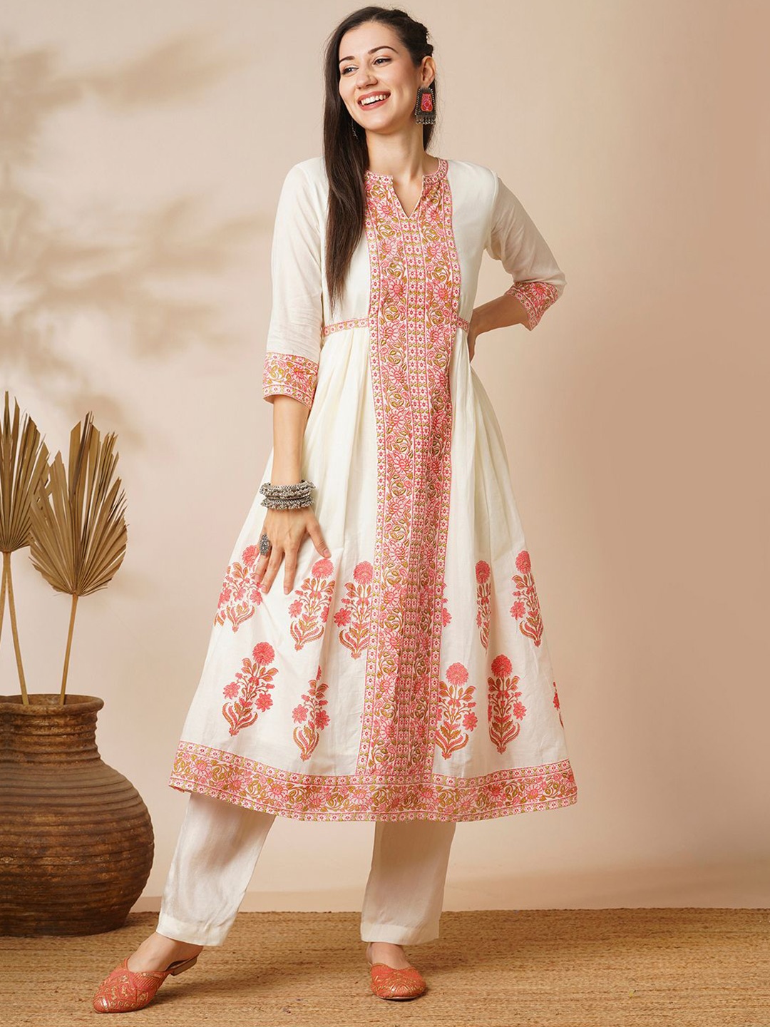 

Globus Floral Printed Notched Neck Pure Cotton A-line Kurta, Off white