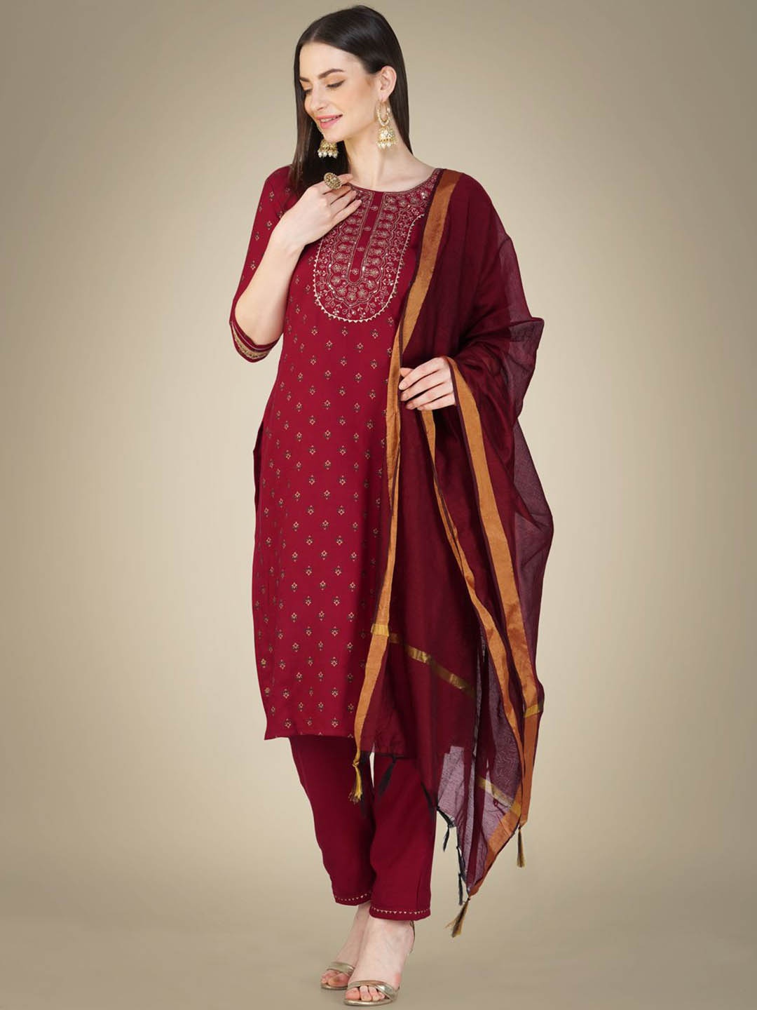 

KAYOMMI Floral Embroidered Gotta Patti Kurta with Trousers & With Dupatta, Maroon
