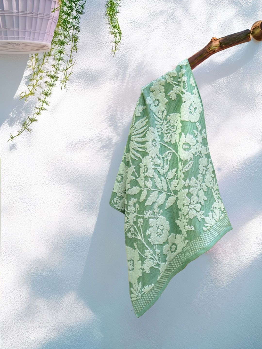 

MYTRIDENT Green Printed Cotton 575 GSM Bath Towel
