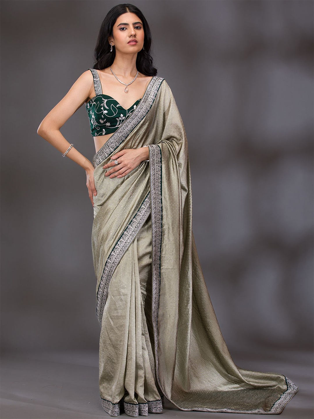 

Koskii Floral Embroidered Saree, Green