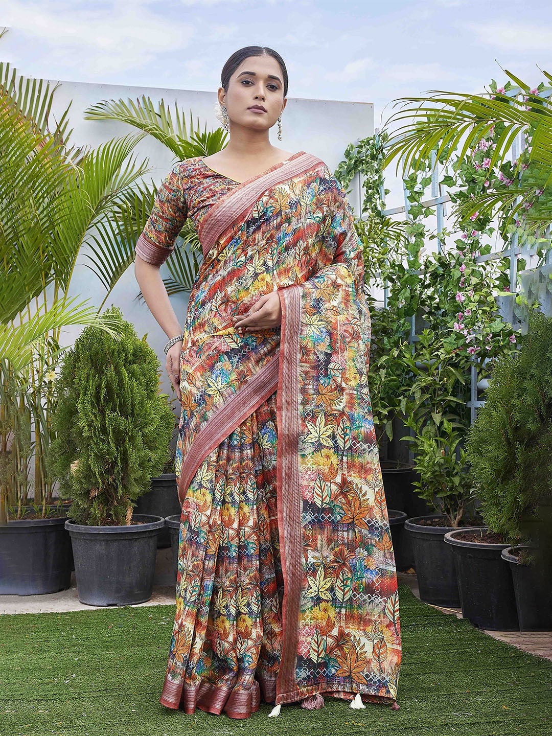 

Krimmple Floral Zari Linen Blend Saree, Red