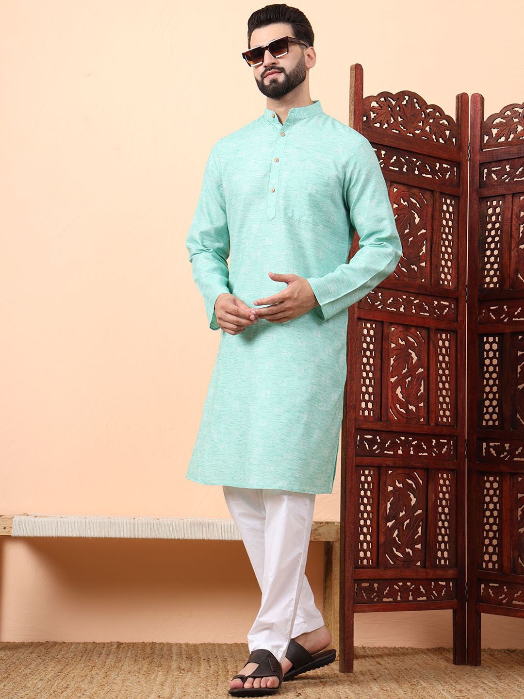 

Latest Chikan Garments Geometric Woven Design Mandarin Collar Straight Kurta, Green