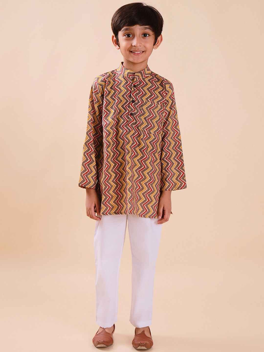 

Sangria Printed Mandarin Collar Pure Cotton Kurta & Pyjamas, Brown
