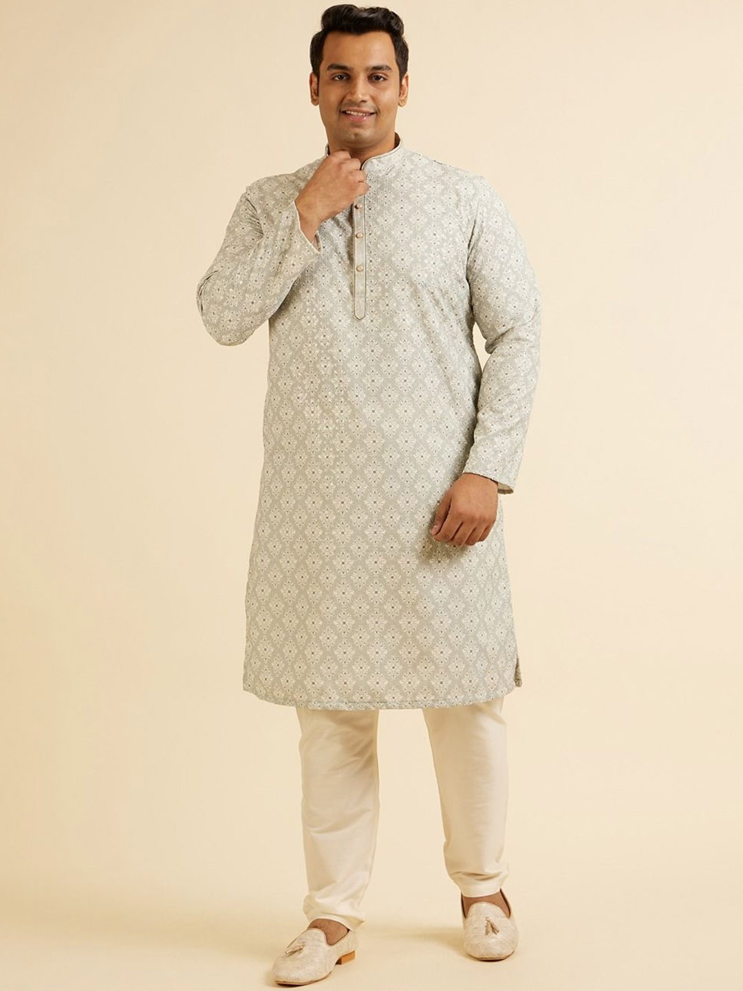 

Manyavar Ethnic Motifs Woven Design Regular Thread Work Kurta With Pyjama, Green