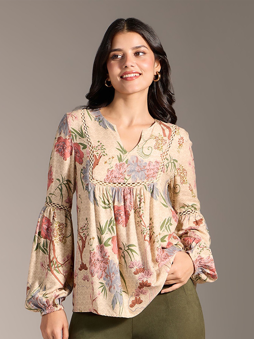 

20Dresses Women Floral Printed Round Neck Top, Beige