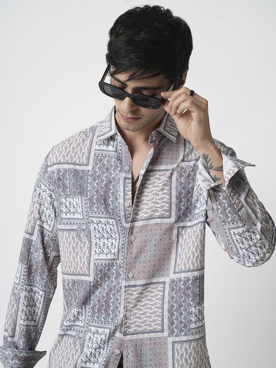 

VASTRADO Men Classic Spread Collar Abstract Printed Slim Fit Casual Shirt, Grey
