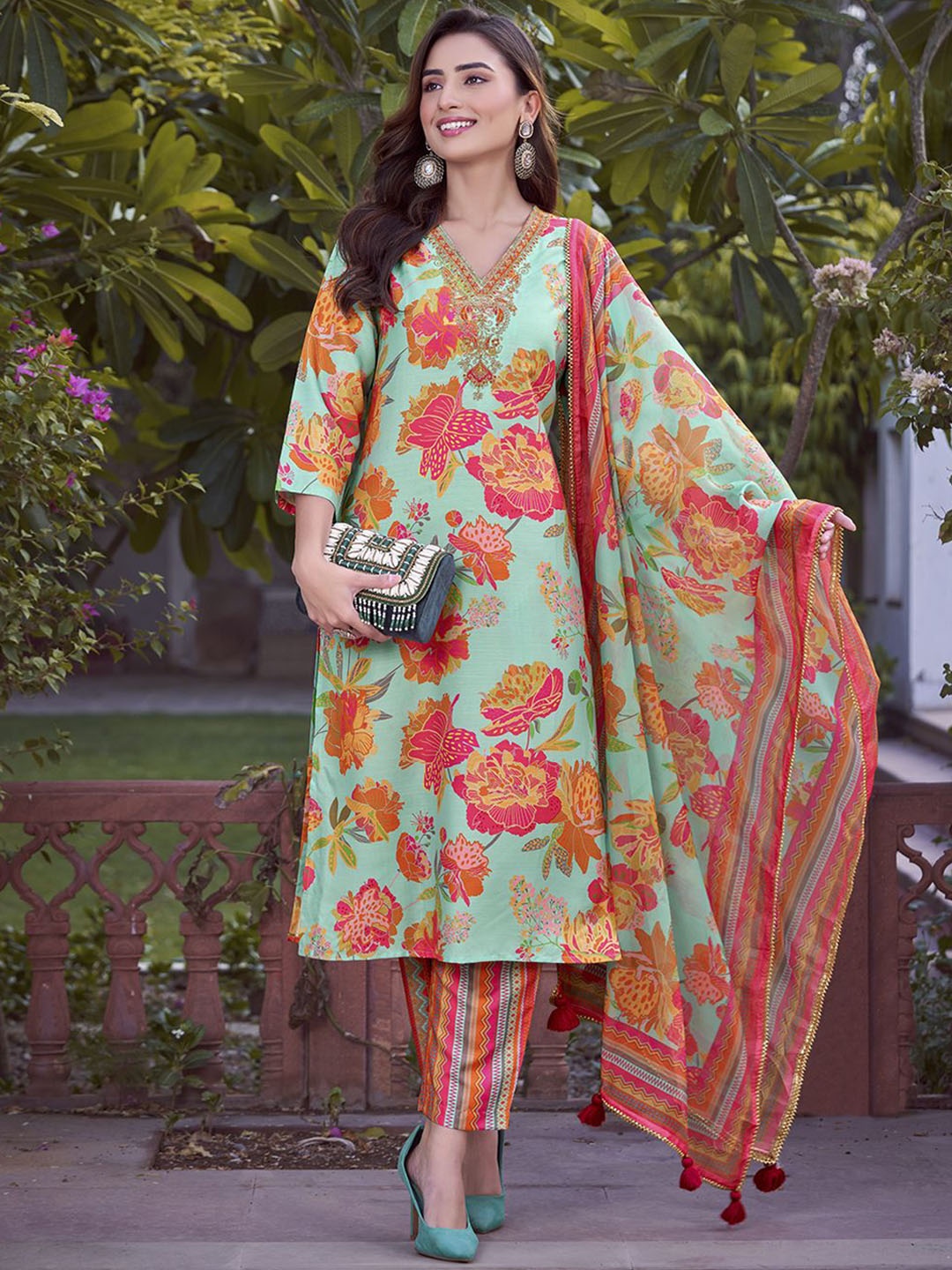 

HRITIKA Floral Printed Regular Thread Work Straight Kurta with Trousers & Dupatta, Green