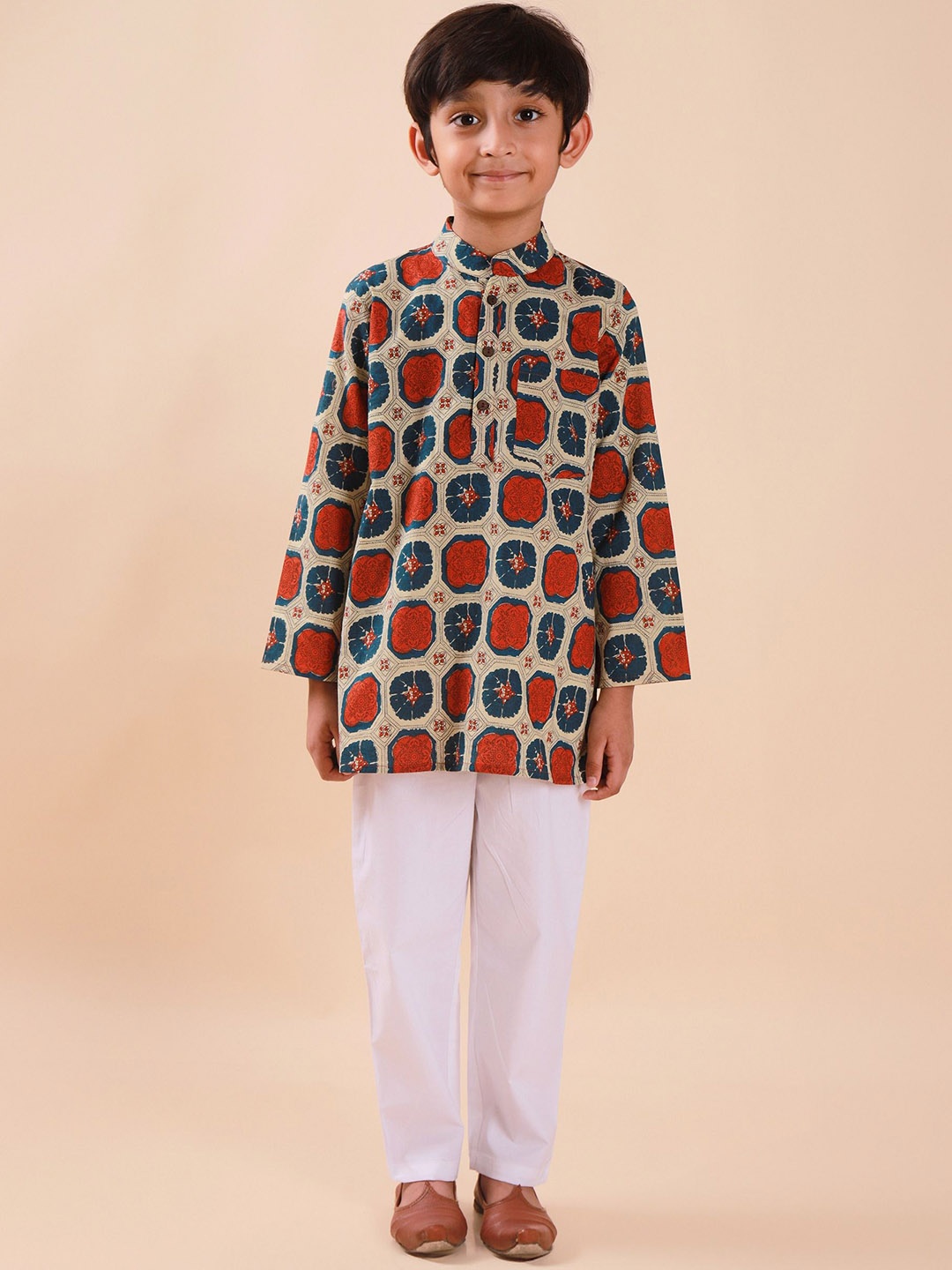 

Sangria Printed Pure Cotton Kurta With Pyjamas, Beige