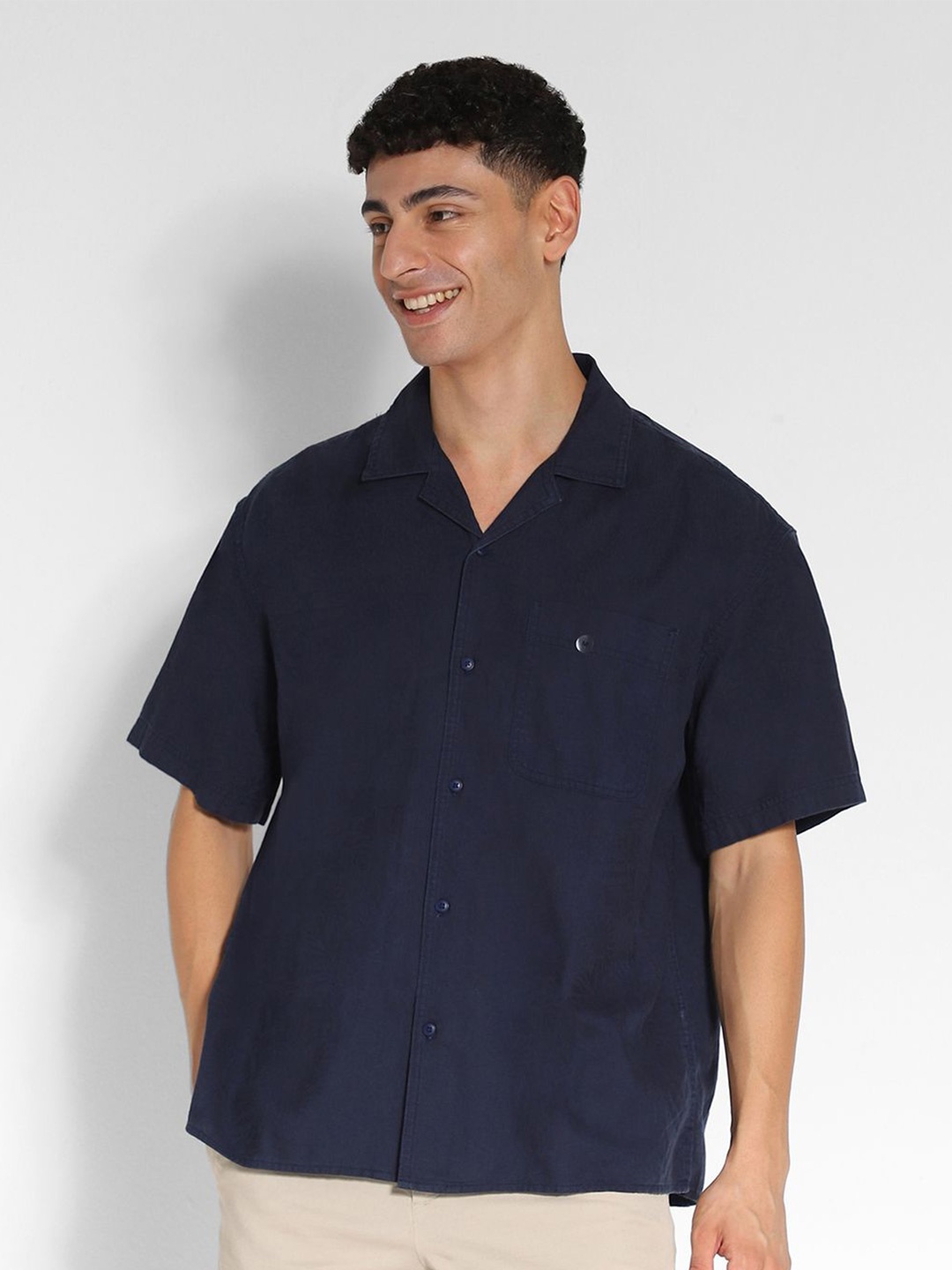 

AMERICAN EAGLE OUTFITTERS Men Solid Cotton Casual Shirt, Navy blue