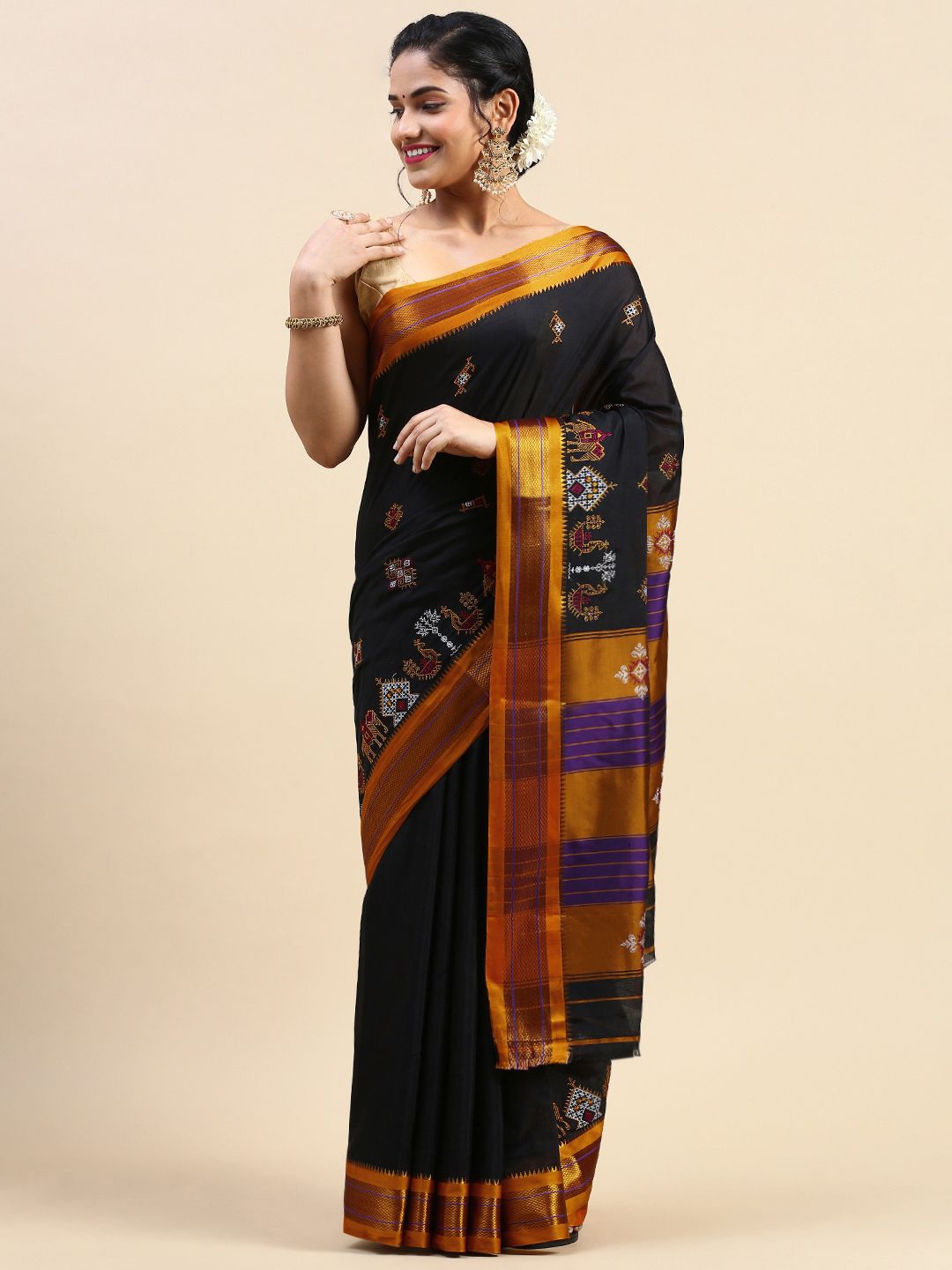 

ITARA Ethnic Motifs Embroidered Ilkal Saree, Black