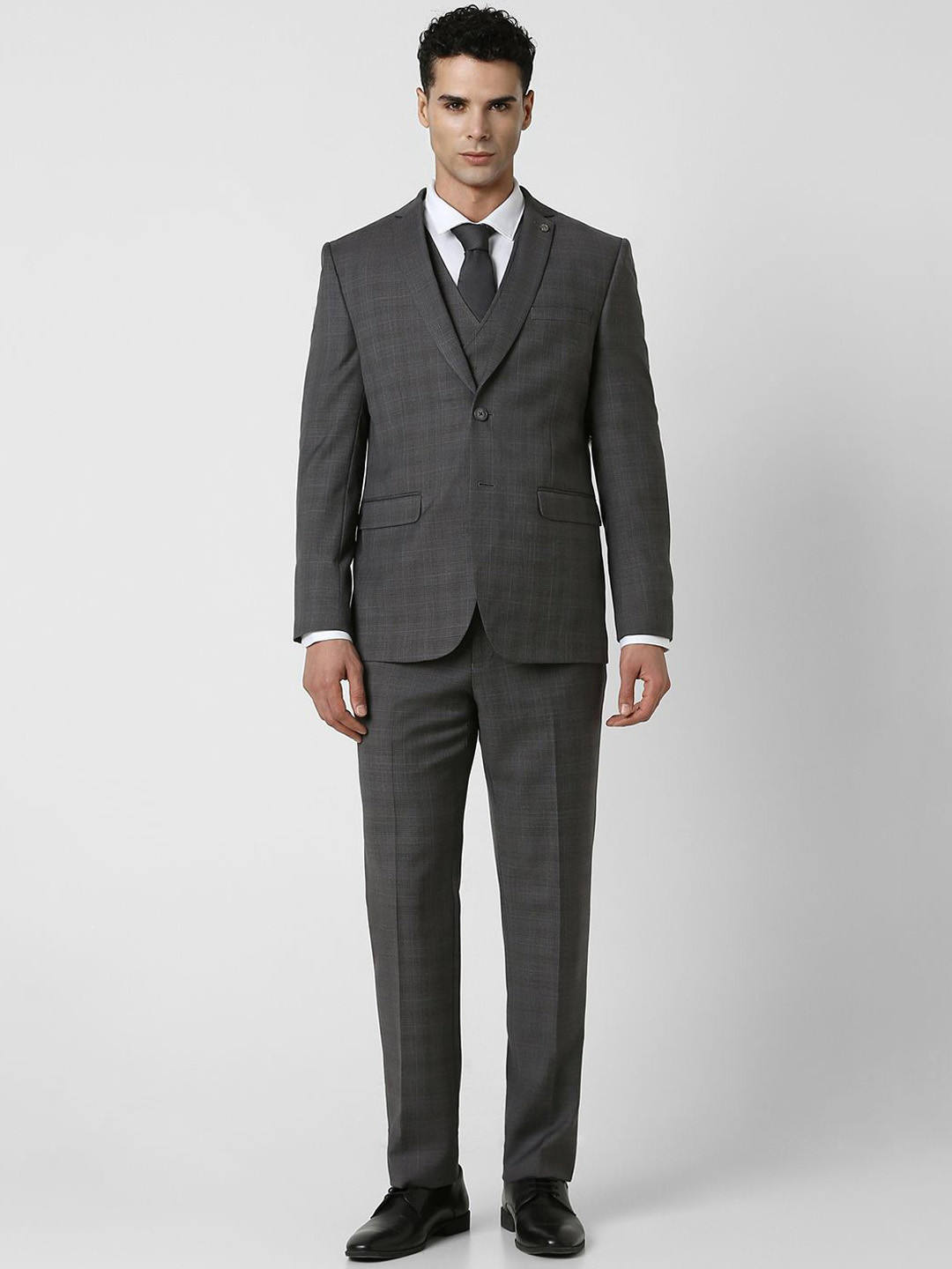 

Van Heusen Single-Breasted 3-Piece Formal Suit, Grey