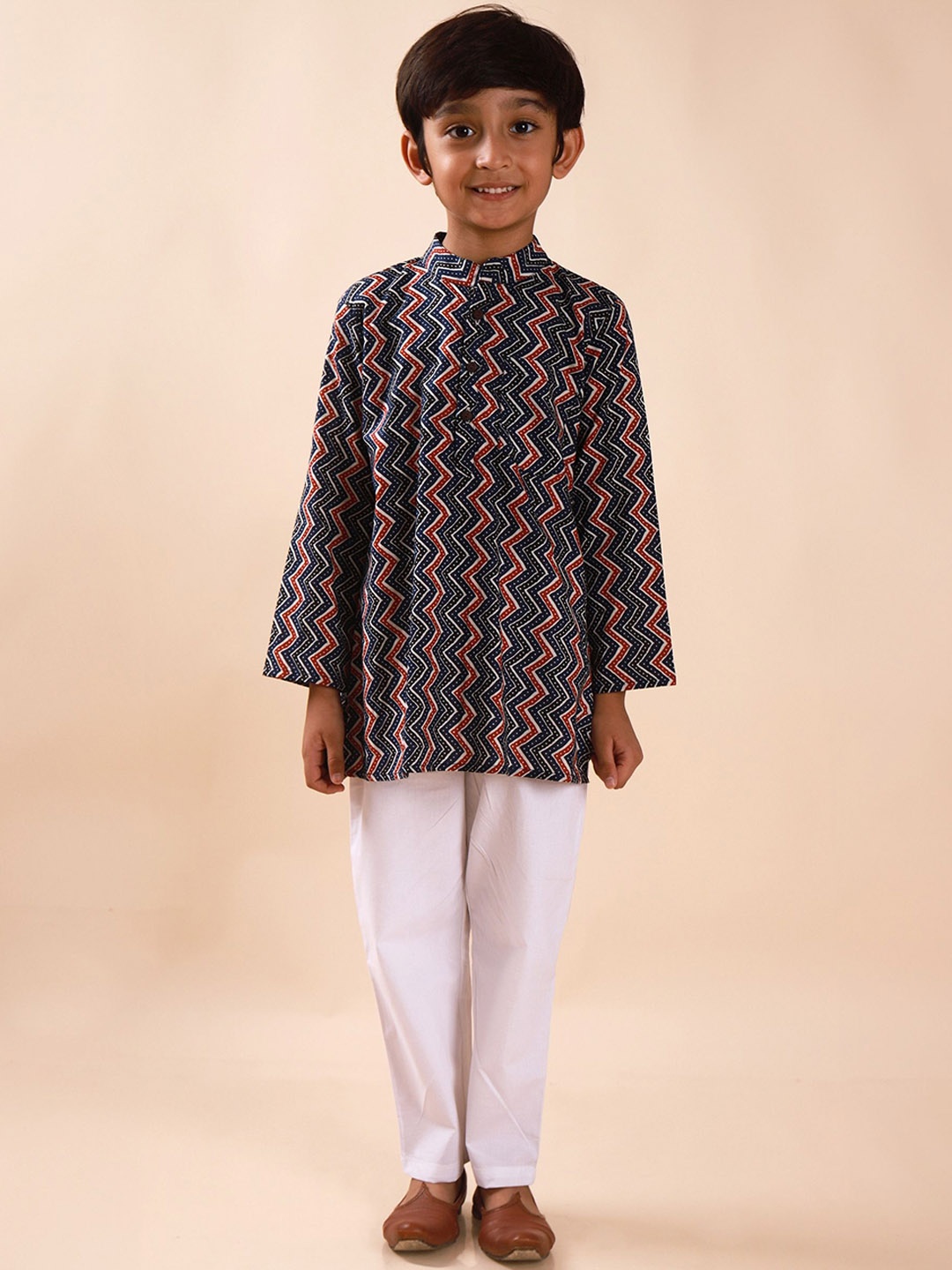 

Sangria Boys Leheriya Printed Pure Cotton A-Line Kurta With Pyjama, Navy blue