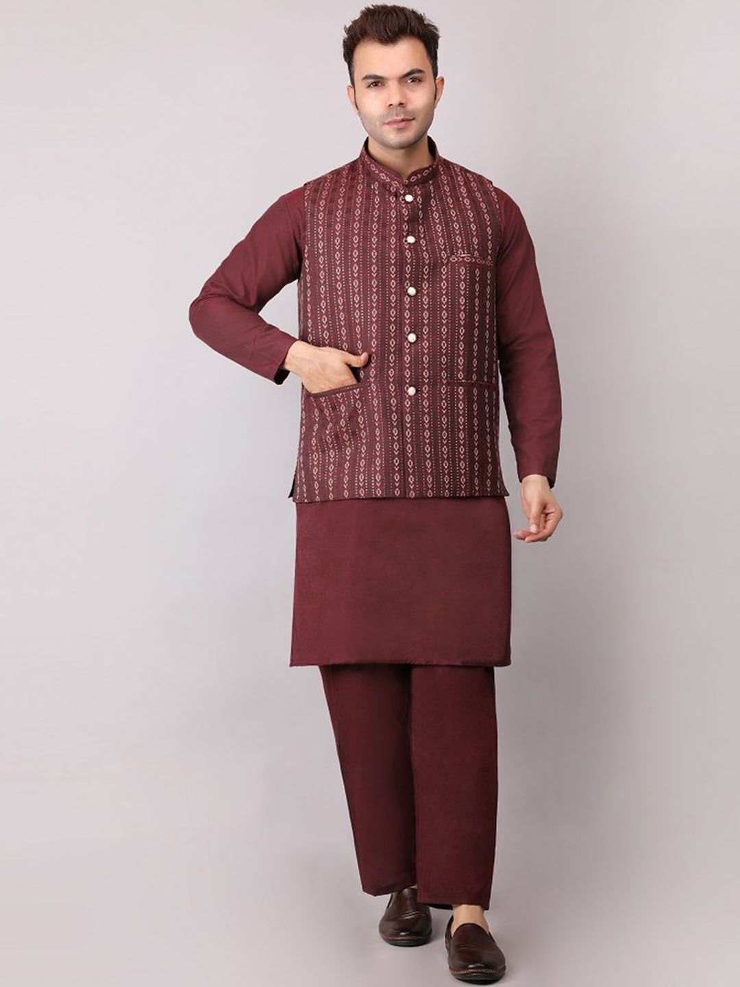 

Voniry Geometric Woven Design Jacquard Straight Kurta With Pyjamas & Nehru Jacket, Maroon