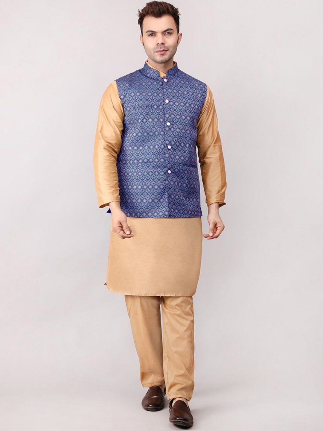 

Voniry Geometric Woven Design Jacquard Straight Kurta With Pyjamas & Nehru Jacket, Navy blue