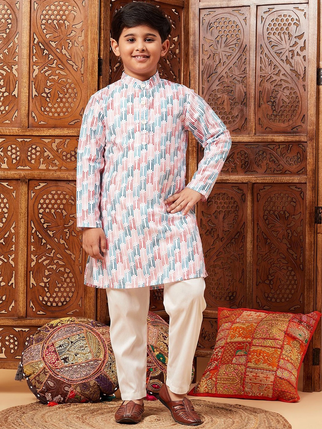 

Stylo Bug Boys Ethnic Motifs Printed Regular Straight Kurta with Pyjamas, Pink