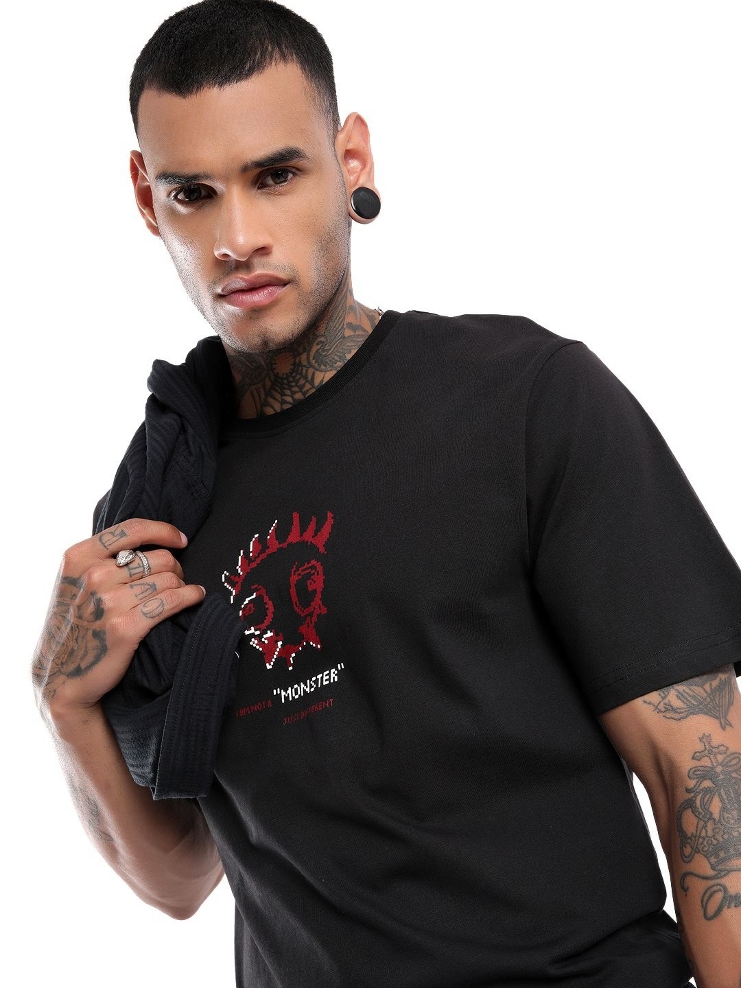 

WROGN Men Graphic Printed Round Neck Pure Cotton Slim Fit T-shirt, Black