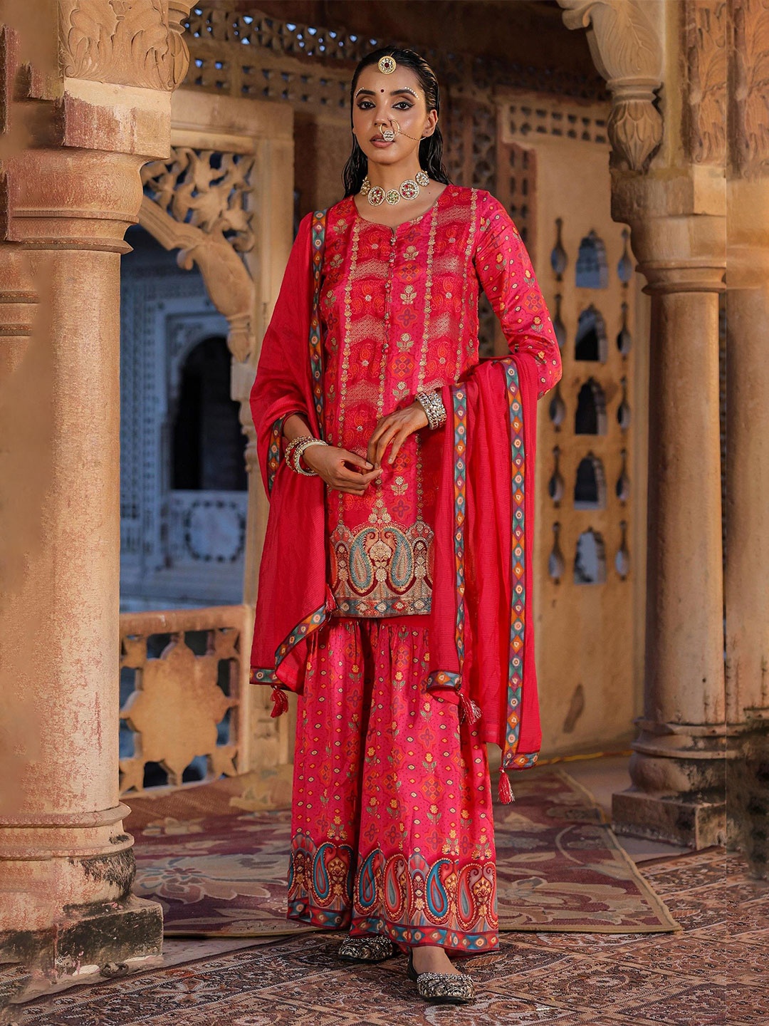 

SCAKHI Floral Printed Regular Straight Kurti with Sharara & Dupatta, Fuchsia