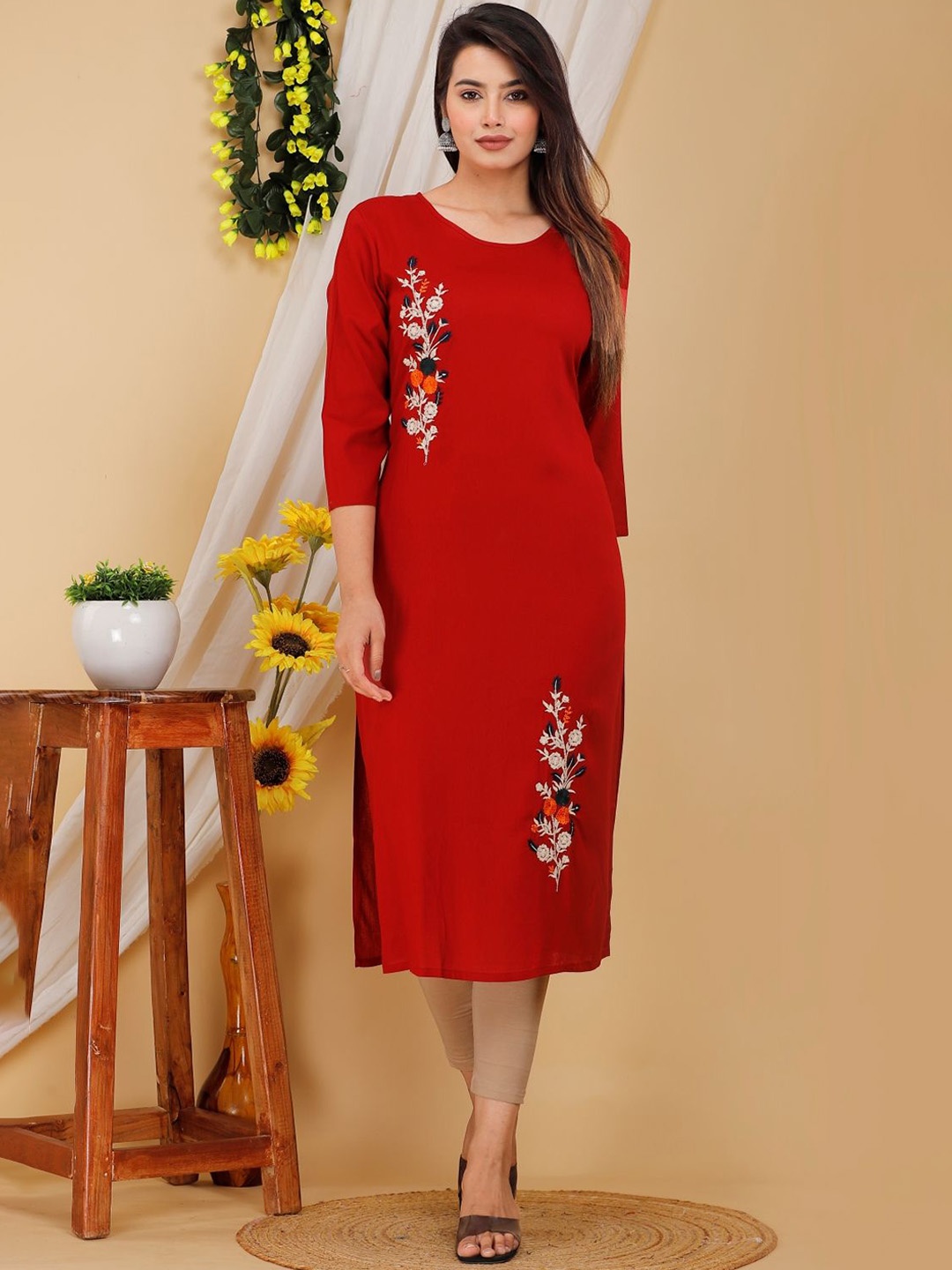 

Mehsoos Floral Embroidered Round Neck Straight Kurta, Maroon