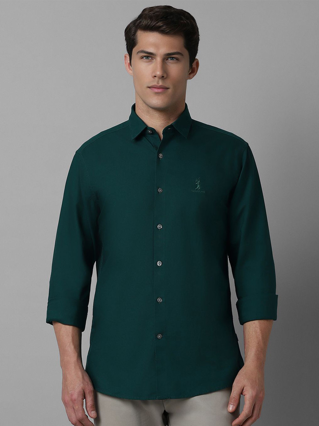 

Louis Philippe Sport Men Spread Collar Solid Cotton Slim Fit Casual Shirt, Green