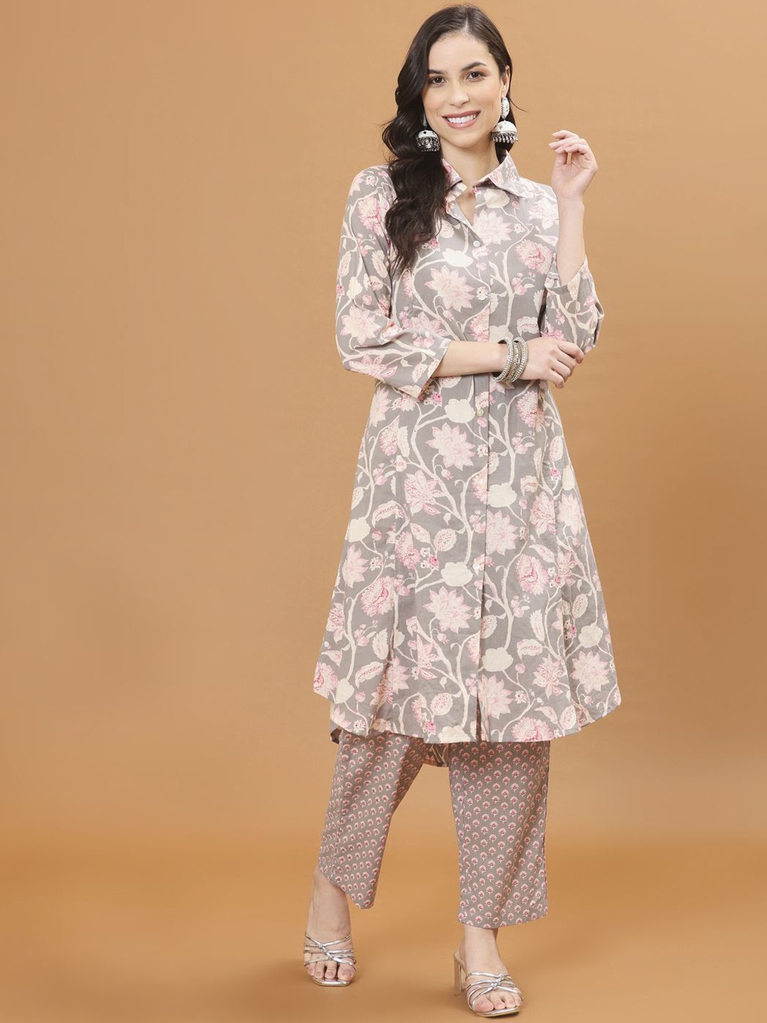 

Meena Bazaar Floral Printed Shirt Collar A-Line Kurta With Trousers, Grey