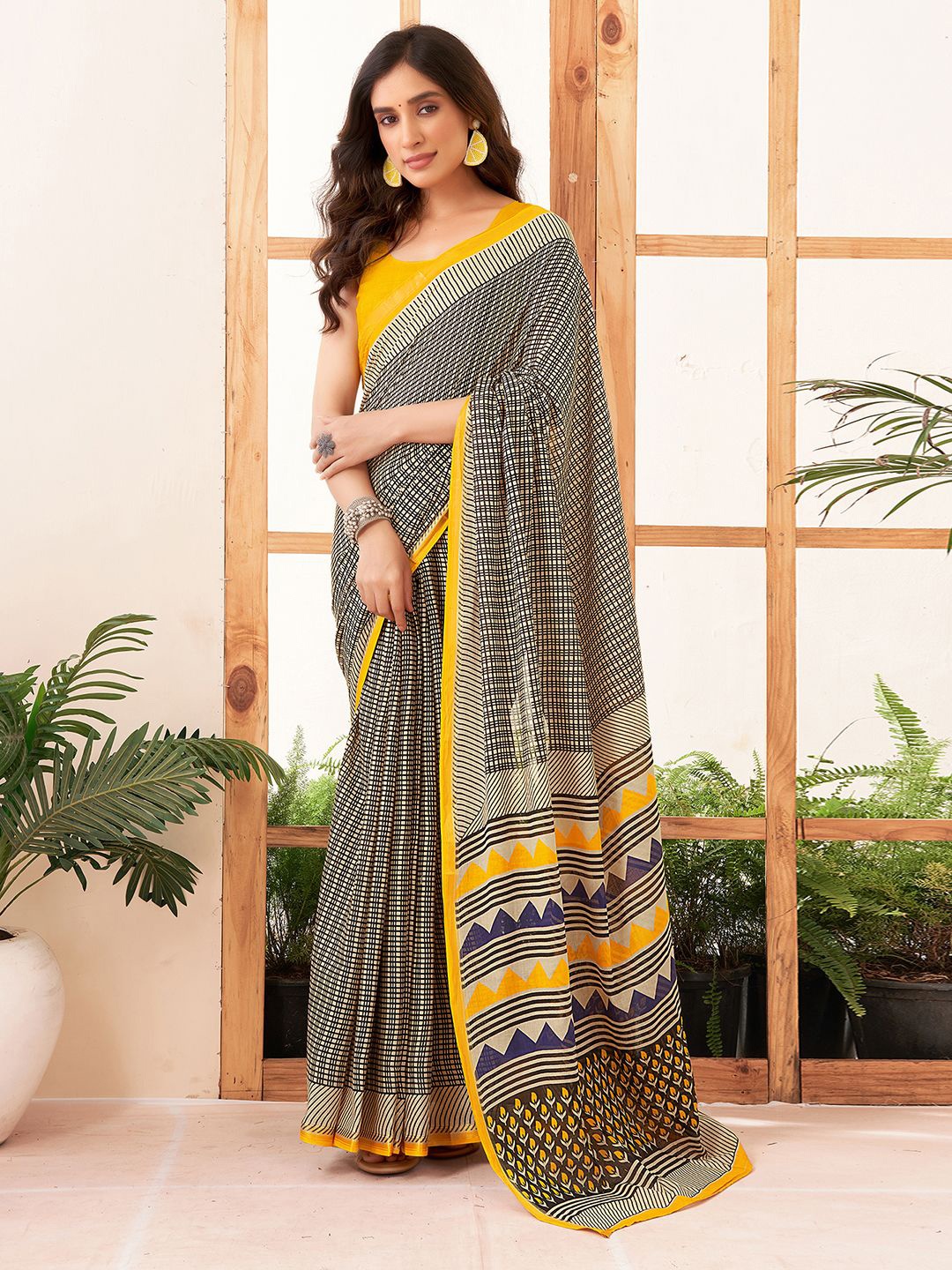 

Mitera Checked Pure Cotton Dabu Saree, Yellow