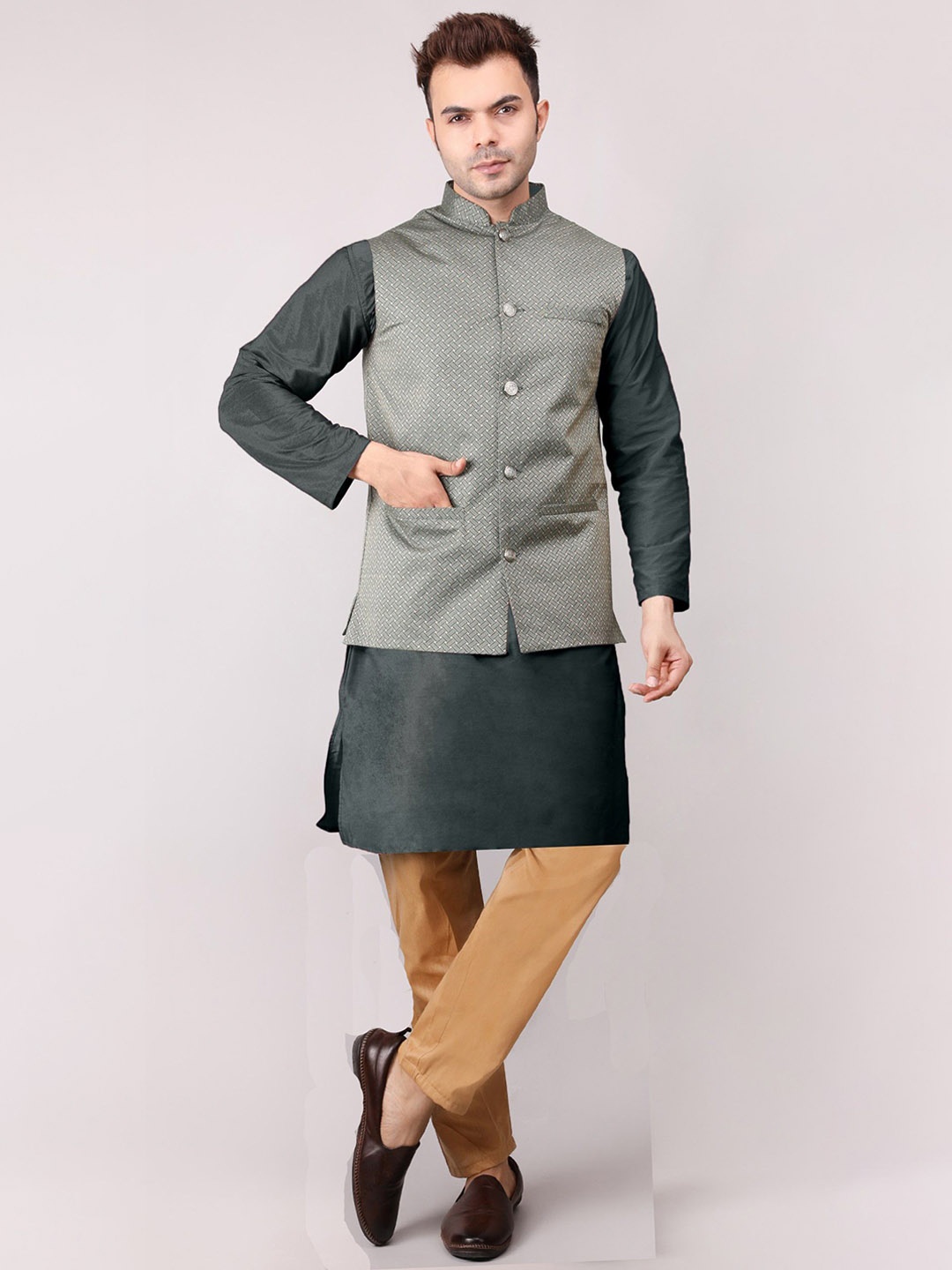 

Voniry Mandarin Collar Jacquard Straight Kurta With Pyjamas & Jacket, Green