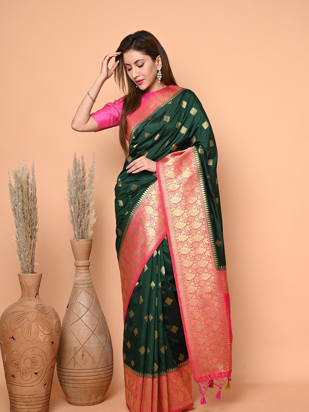 

BEATITUDE Woven Design Ethnic Motifs Zari Saree, Green