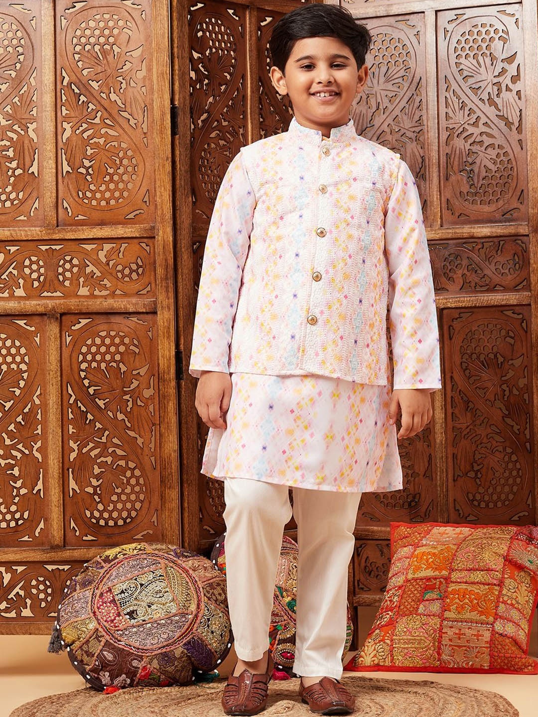 

Stylo Bug Boys Ethnic Motifs Embroidered Regular Thread Work Kurta with Pyjamas, Pink