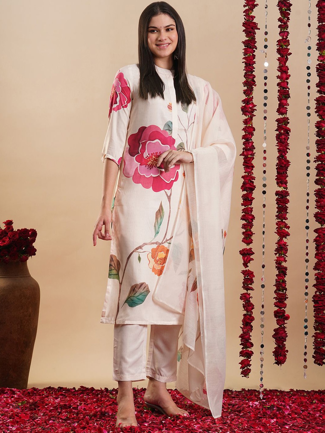 

GoSriKi Floral Printed Regular Straight Kurta with Trousers & Dupatta, Cream