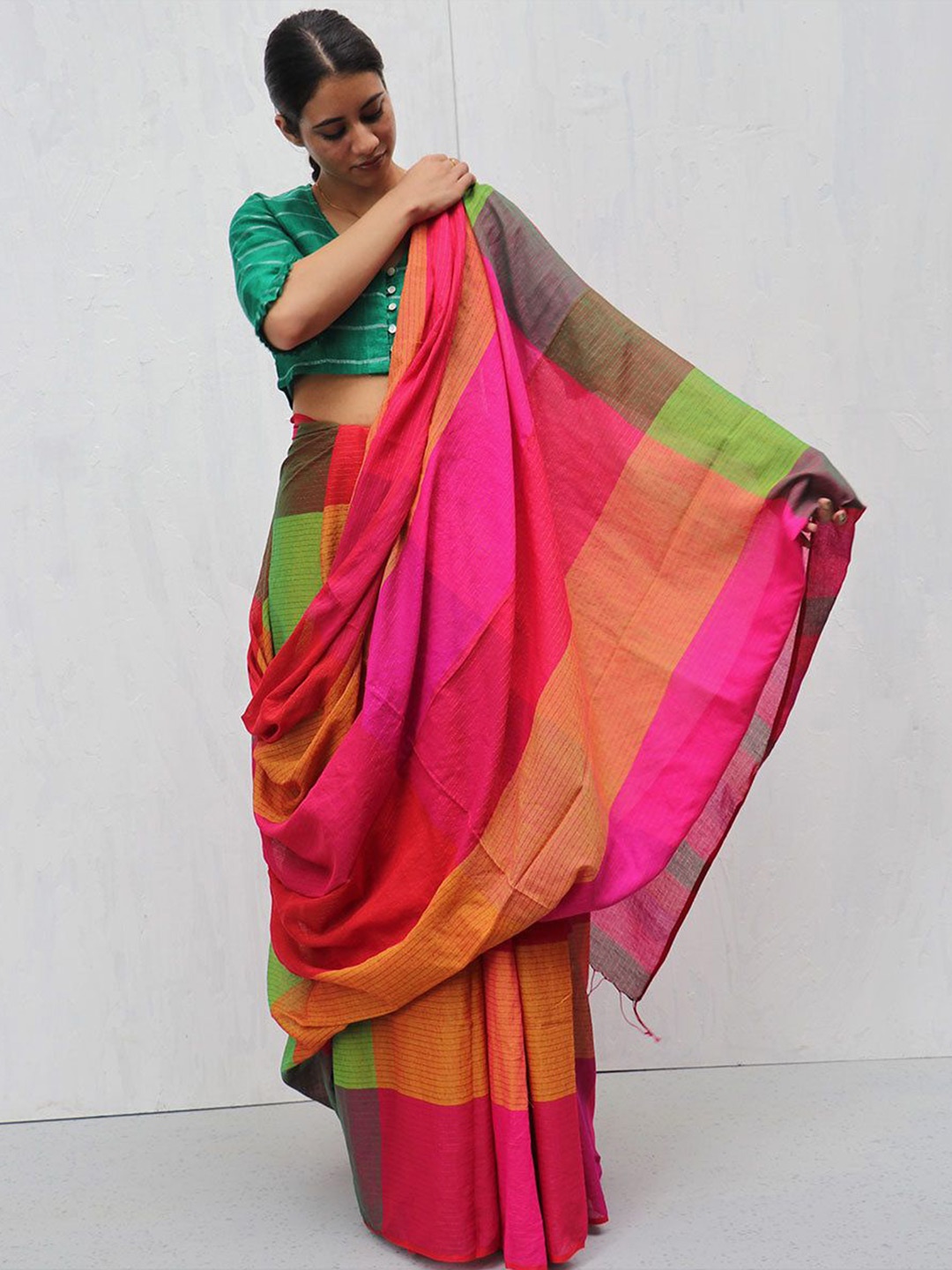 

Chidiyaa Colourblocked Saree With Blouse Piece, Pink