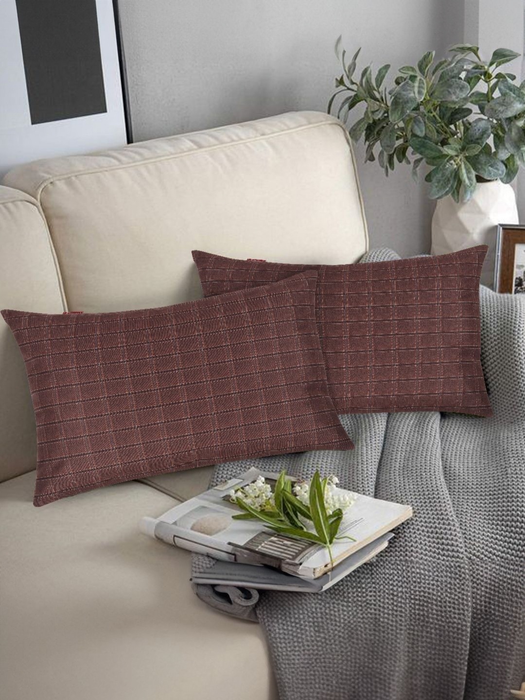 

Tesmare Brown 2 Pieces Checked Velvet Rectangle Cushion Covers