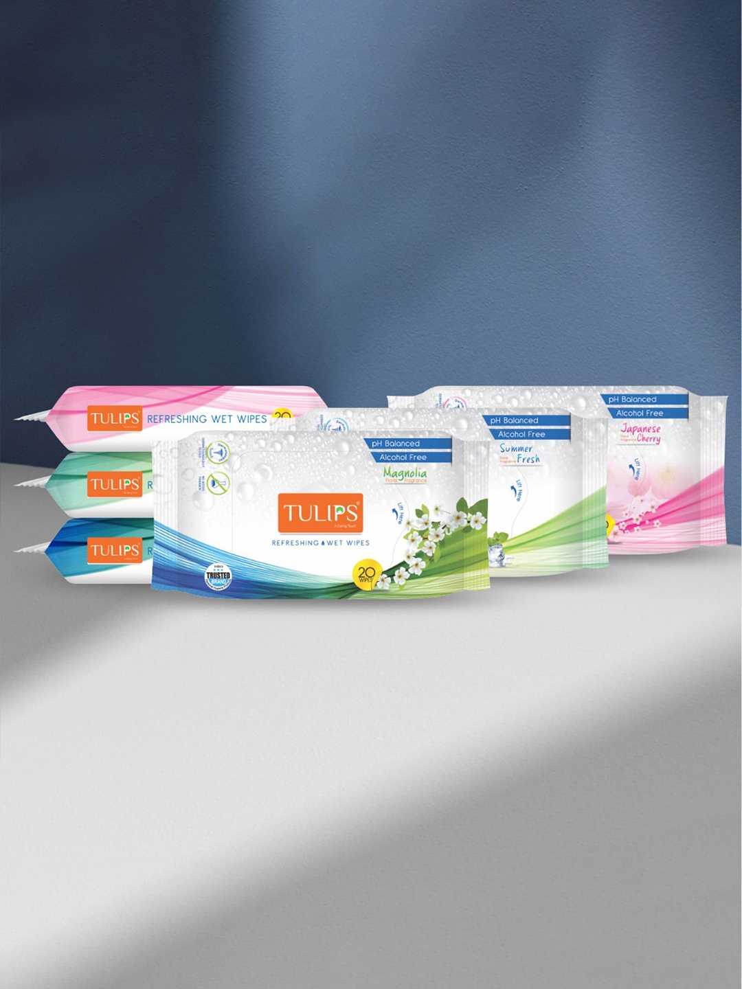 

TULIPS Set Of 6 Refreshing Wet Wipes - 20 Wipes Each, White