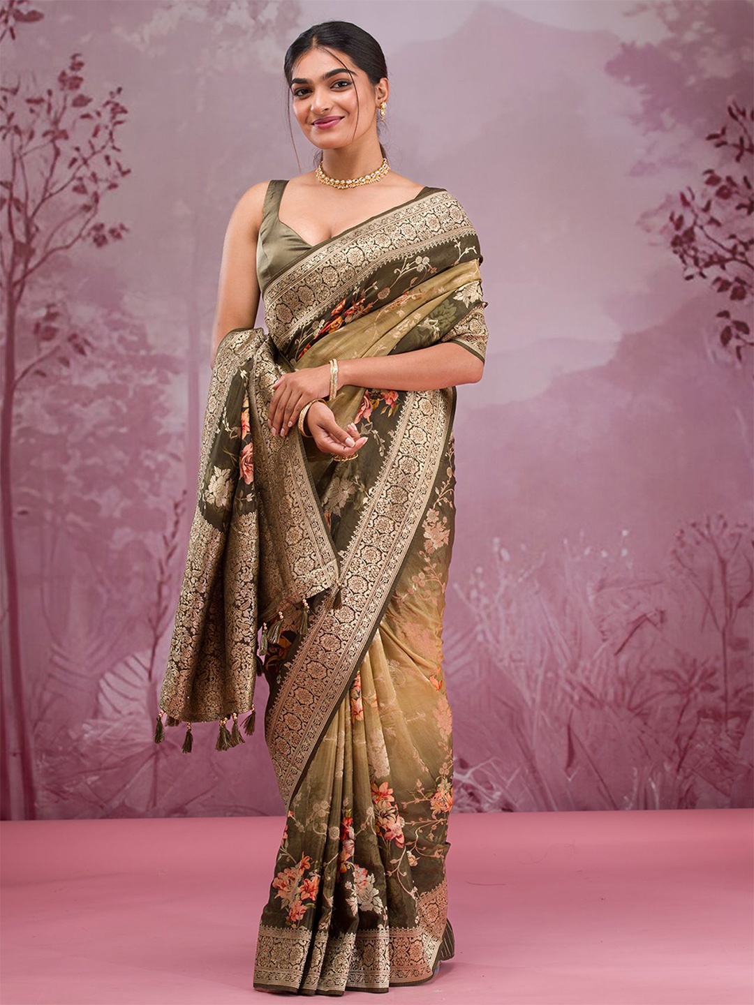 

Koskii Floral Embroidered Pure Georgette Saree, Green