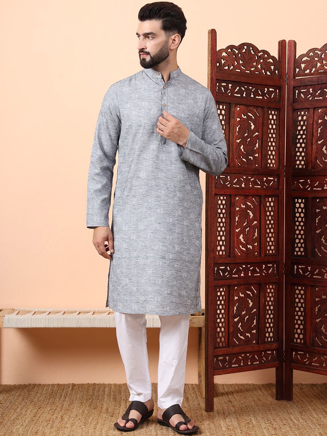 

Latest Chikan Garments Geometric Woven Design Mandarin Collar Straight Kurta, Grey
