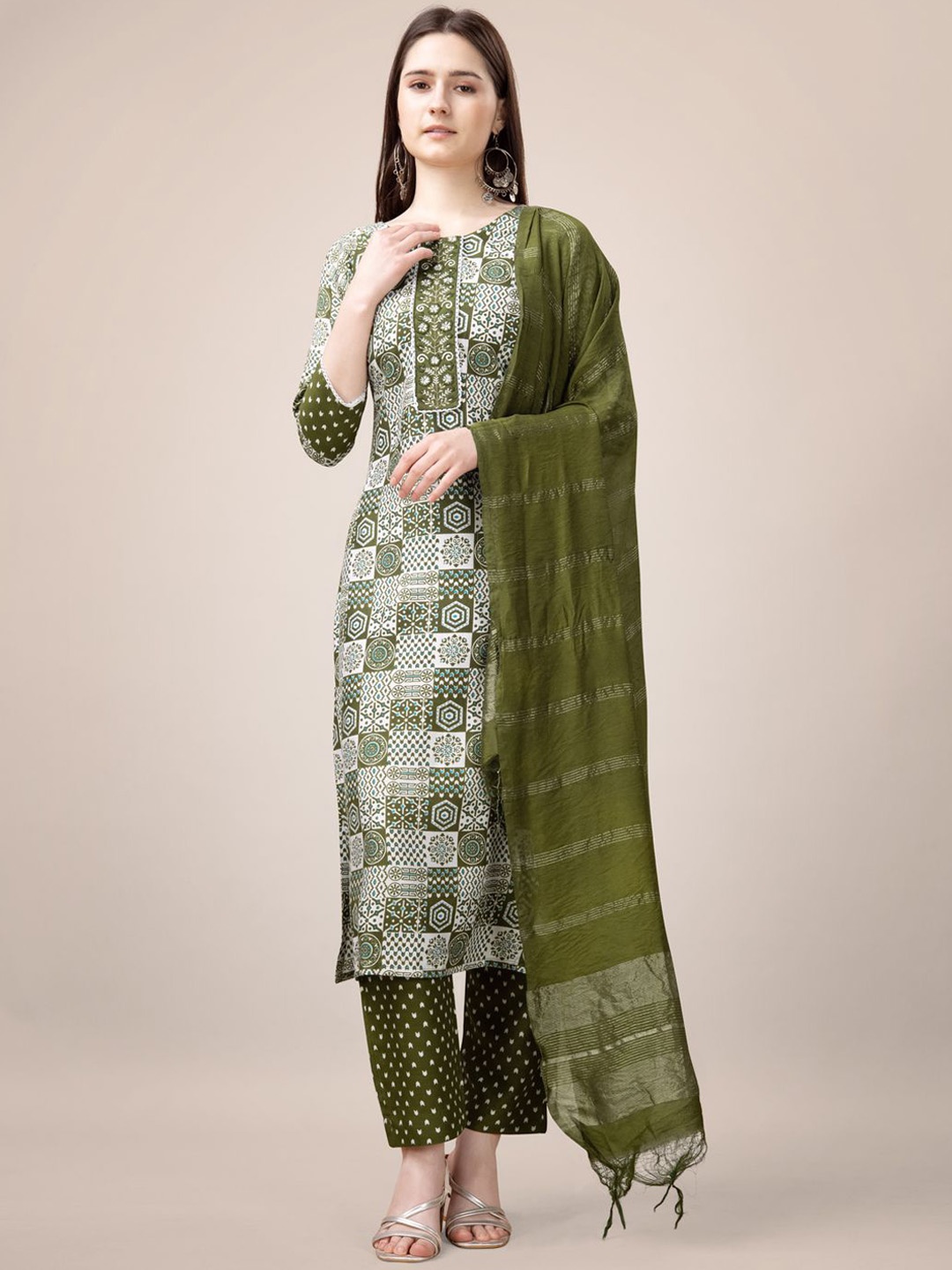 

KAYOMMI Ethnic Motifs Printed Thread Work Kurta with Trousers & Dupatta, Green