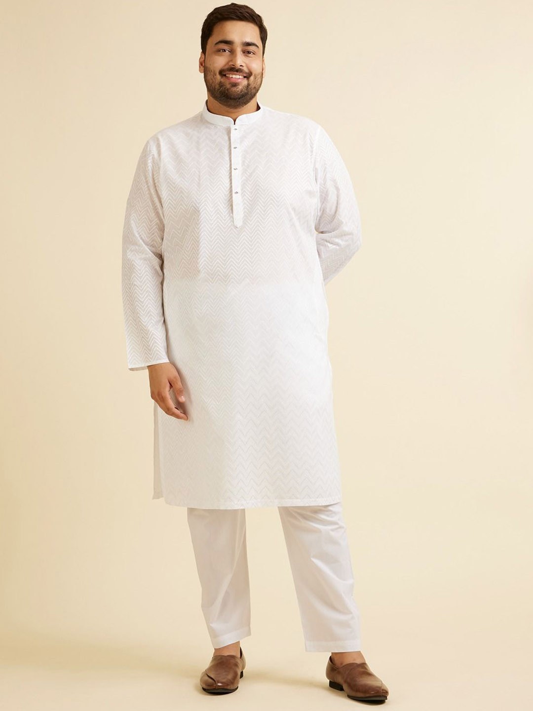 

Manyavar Plus Size Chevron Embroidered Mandarin Collar Pure Cotton Kurta with Pyjamas, White