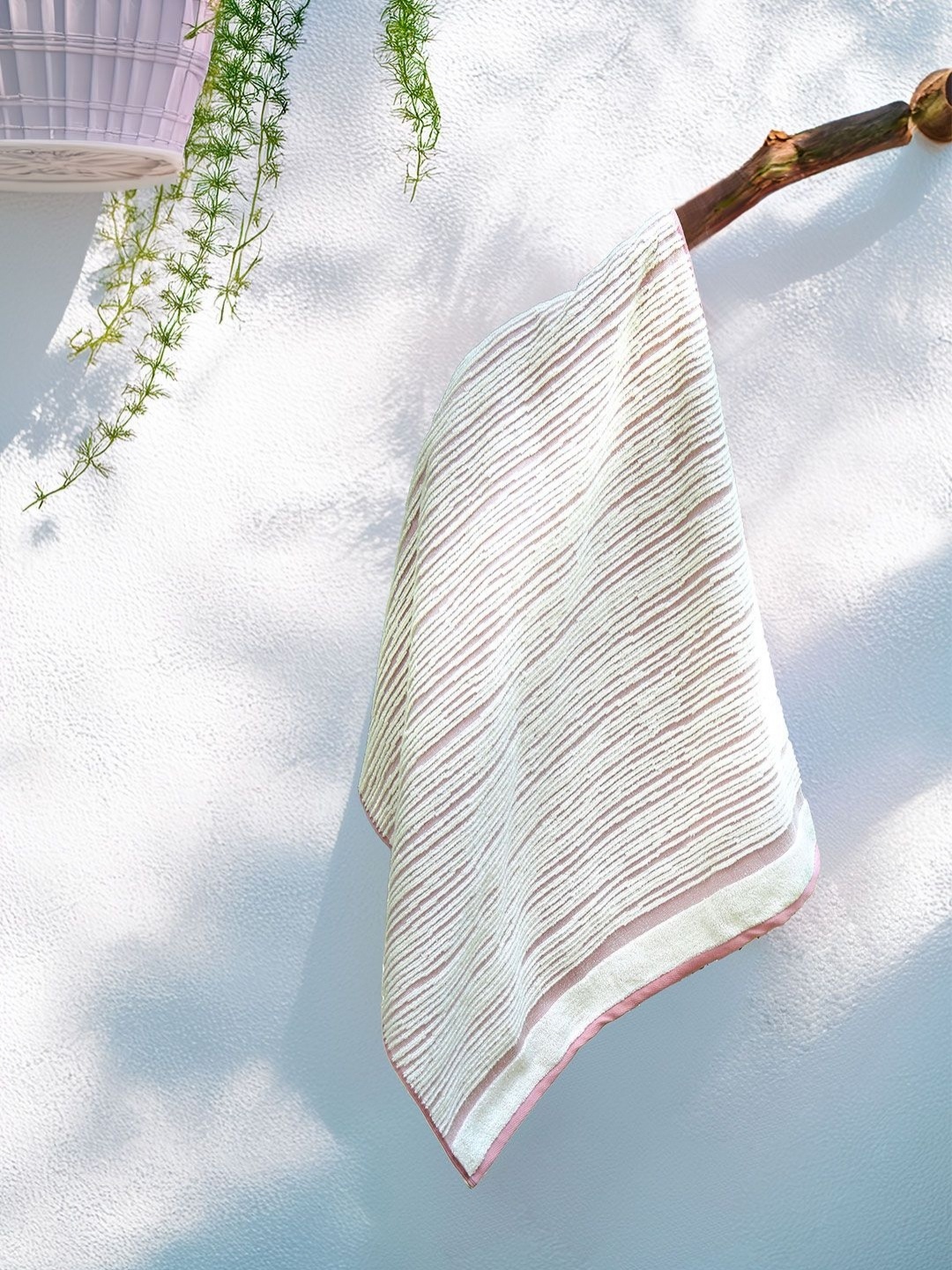 

MYTRIDENT White & Pink Striped Cotton 575 GSM Bath Towel