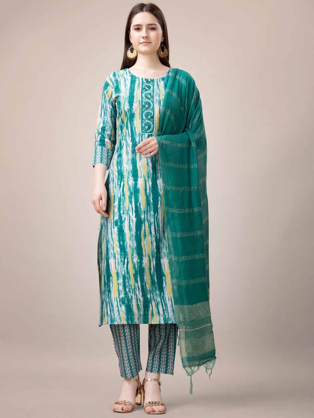 

KAYOMMI Abstract Printed Regular Kurta with Trousers & Dupatta, Green