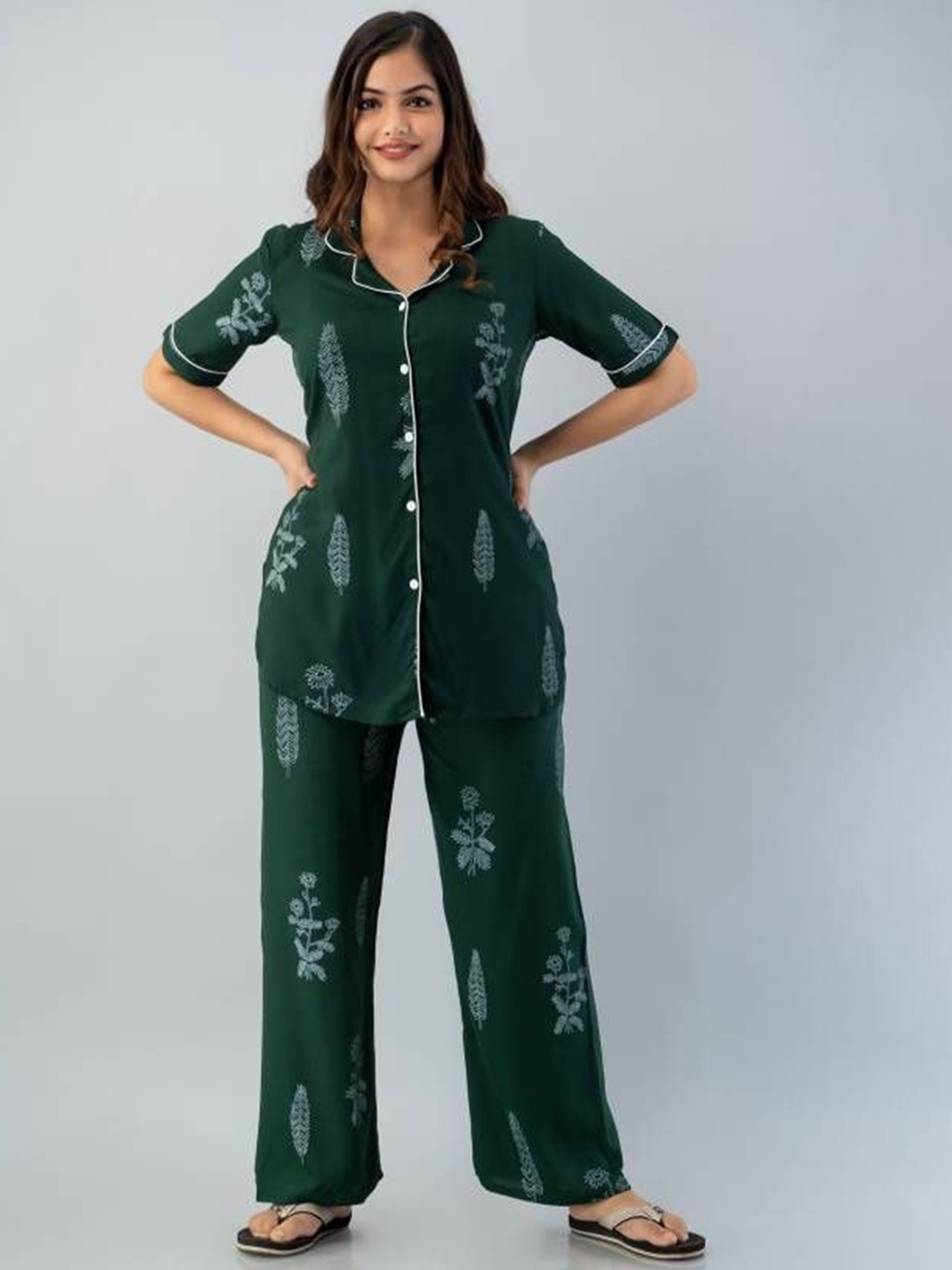 

Krati Creations Women Floral Printed Lapel Collar Night suit, Green