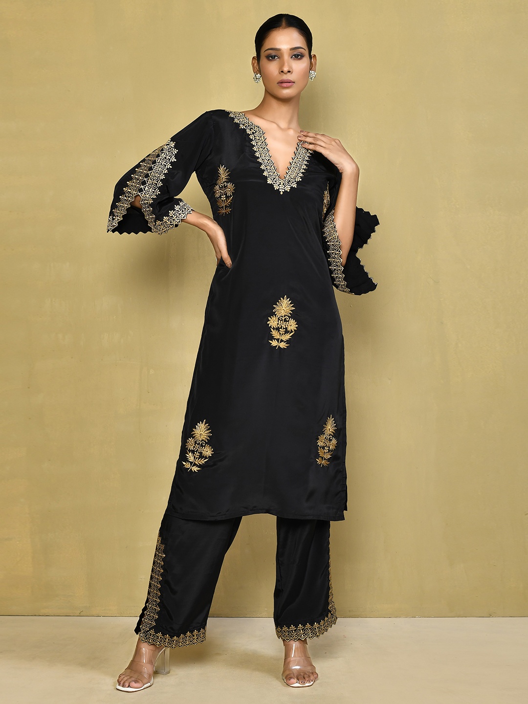 

Samyukta Singhani Ethnic Motifs Embroidered Straight Kurta with Palazzo, Black