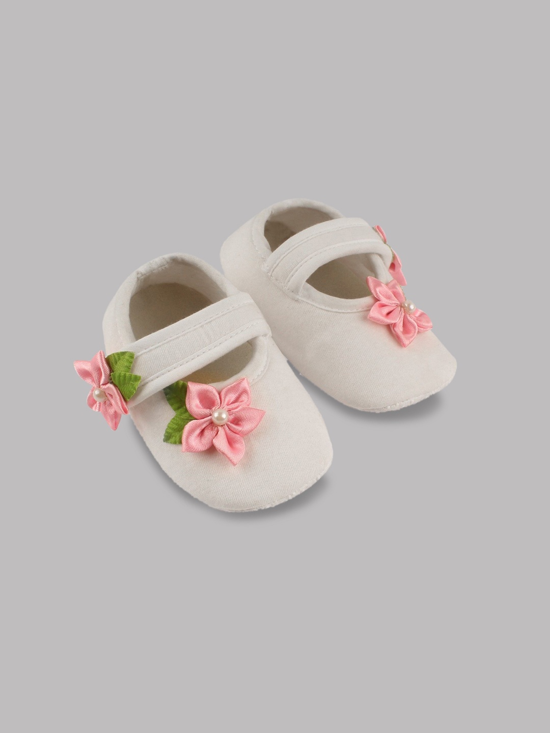 

Daizy Girls Floral Applique Booties, White