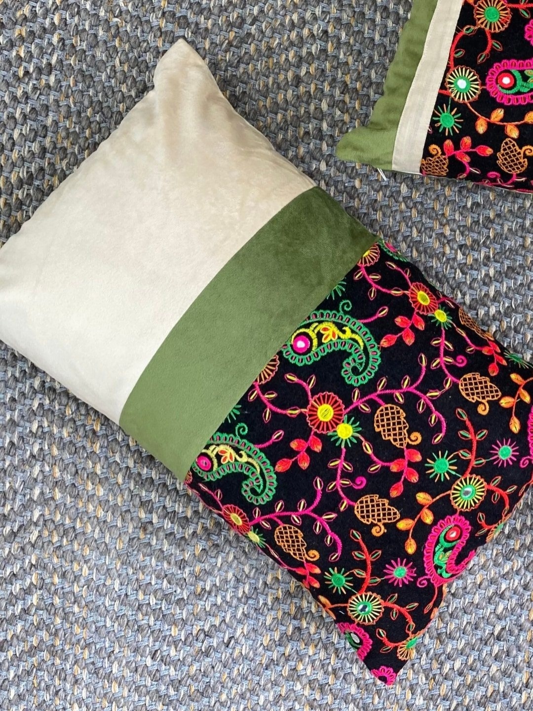 

Lyve Green & Black Ethnic Motifs Rectangle Shaped Cushion Covers