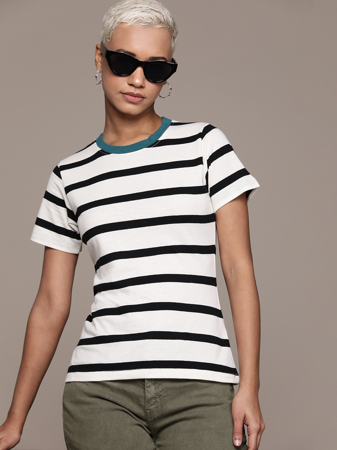 

The Roadster Lifestyle Co. Striped Slim Fit T-shirt, Off white