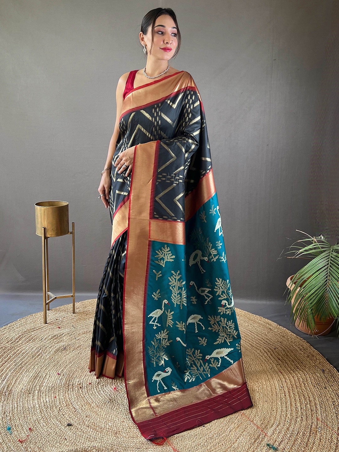 

DEVATITHI Zari Saree, Black