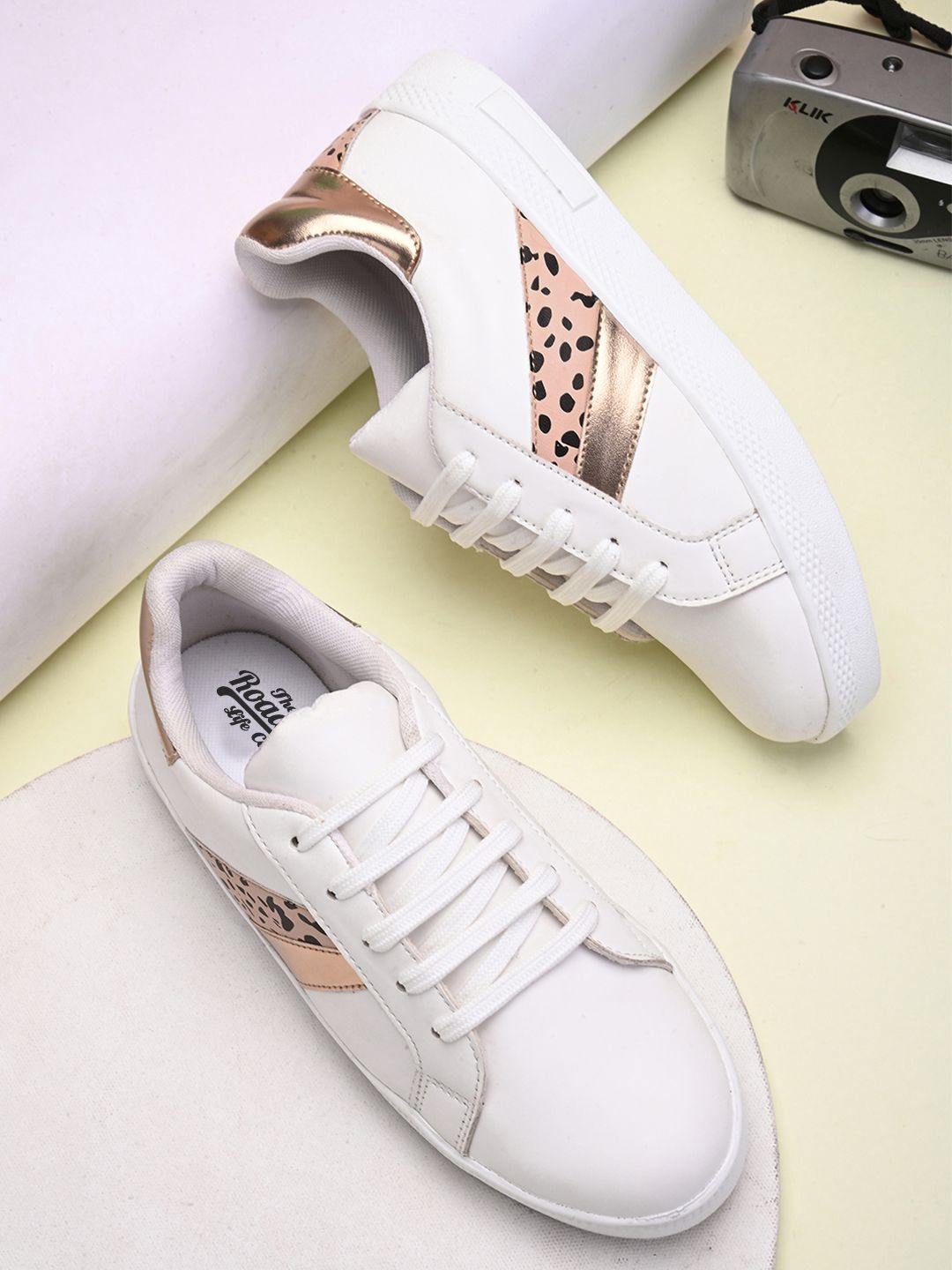 

The Roadster Lifestyle Co Women Printed Lace-Up Lightweight Sneakers, White