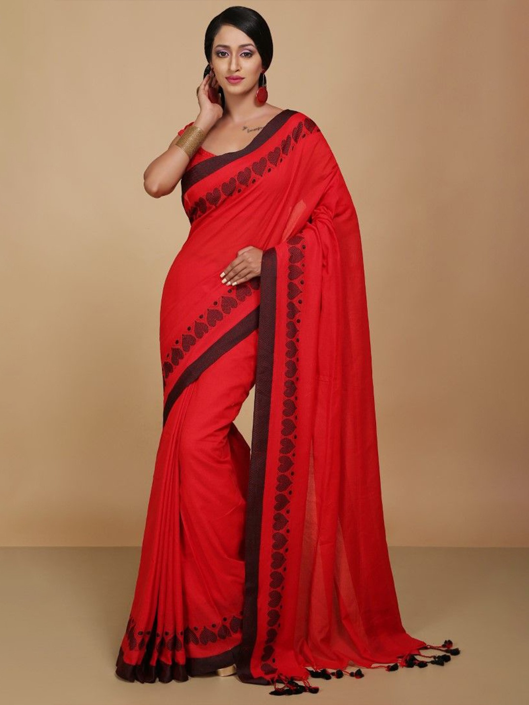 

BENGAL HANDLOOM Solid Taant Saree, Red