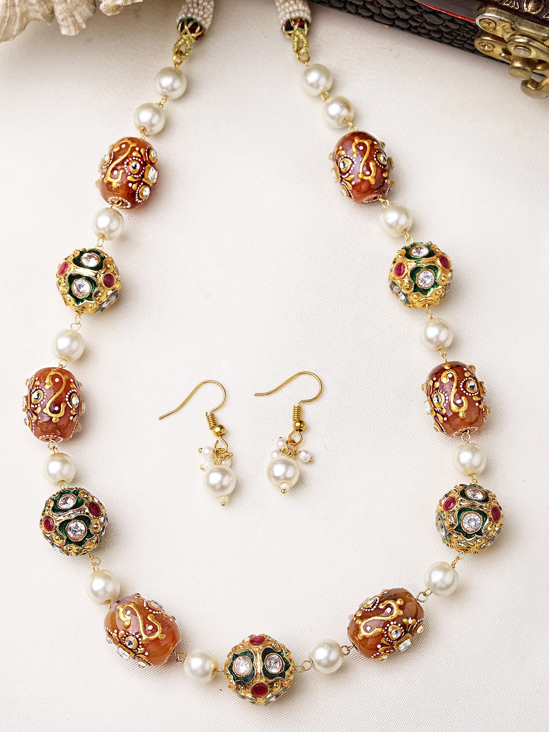 

KARATCART Gold-Plated Stone Studded & Pearl Jewellery Set