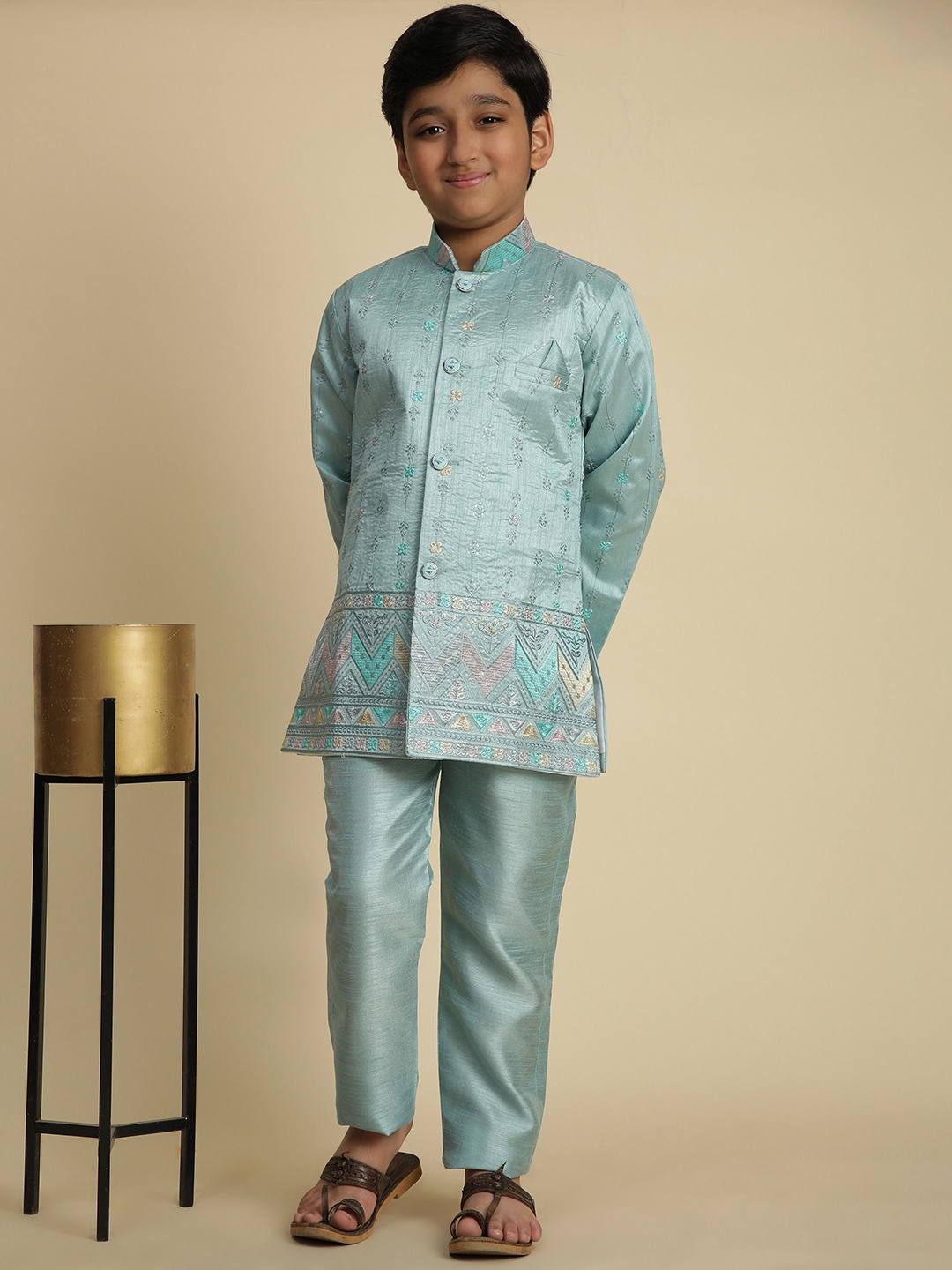 

Pro-Ethic STYLE DEVELOPER Boys Floral Embroidered Pure Silk Straight Kurta with Pyjamas, Green